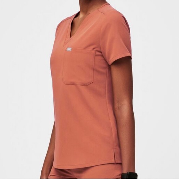 FIGS Scrub top Terracota - Picture 2 of 3